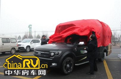而作为“蜂巢计划”的另一发起方，深圳市飞鸟房车有限公司则承接着整个计划的线上运营、推广等职责。据了解，深圳市飞鸟房车有限公司是一家专注于房车产业链的互联网平台，旗下的“小鸟房车”APP已具备全国各地房车在线预订、支付、房车露营地图查询、房车出行攻略查询和房车活动查询等功能。